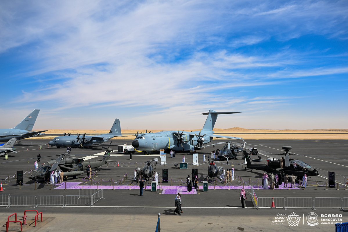 sanggovsa's tweet image. جذبت طائرات طيران الحرس الوطني أنظار الزوّار، بما استعرضته من منظومة متكاملة وجاهزية عالية، وقدرة المنظومة الجوية على تنفيذ مهامها بكفاءة واحترافية. 

#وزارة_الحرس_الوطني 
#مستقبل_التكامل_الدفاعي 
#WDS2026