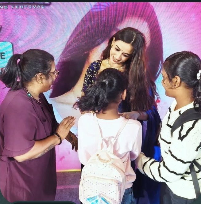 UrutateTeratate's tweet photo. Favourite contestant for kids this season🥰🥰😍😍
Season 8 ku #Sound na Season 9 ku #Divvu 🥰🥰🥰
#divyaganesh𓃵
#BiggBossTamil9
#BiggBoss9Tamil
#BiggBossTamilSeason9 https://t.co/qYthKaa8G6