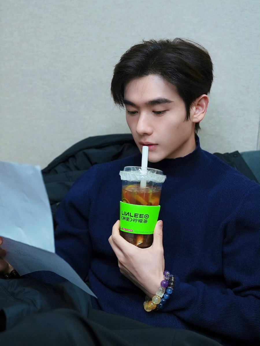 เพลงใหม่ใกล้ฉันรอฟังเพลงใหม่น้องนายนะคะ

#นายท่านกรชิต   #GaoQingchen   
#Nine  #高卿尘  #小九高卿尘