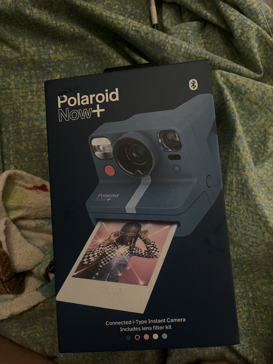 d9nbelle's tweet photo. hi everyone! ik this is so random but i’m selling this polaroid i-type film for 8k my mom bought this for 11k sa taiwan but unfortunately once lang namin siya nagamit since ang mahal ng film huehehr 🥲 

Rfs: di na nagagamit huhu :( https://t.co/7dhGkZdoAY