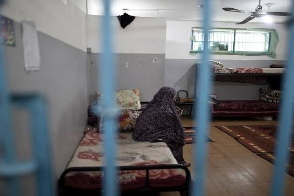 🚫 Prisoners’ (Asra) Media Office: continuous Violations of Women Prisoners’ Privacy in Damon Prison

🔴 Women detainees in Damon Prison are subjected to continuous violations of their privacy amid escalating repression by prison guards.

🔴 The constant presence and movement of