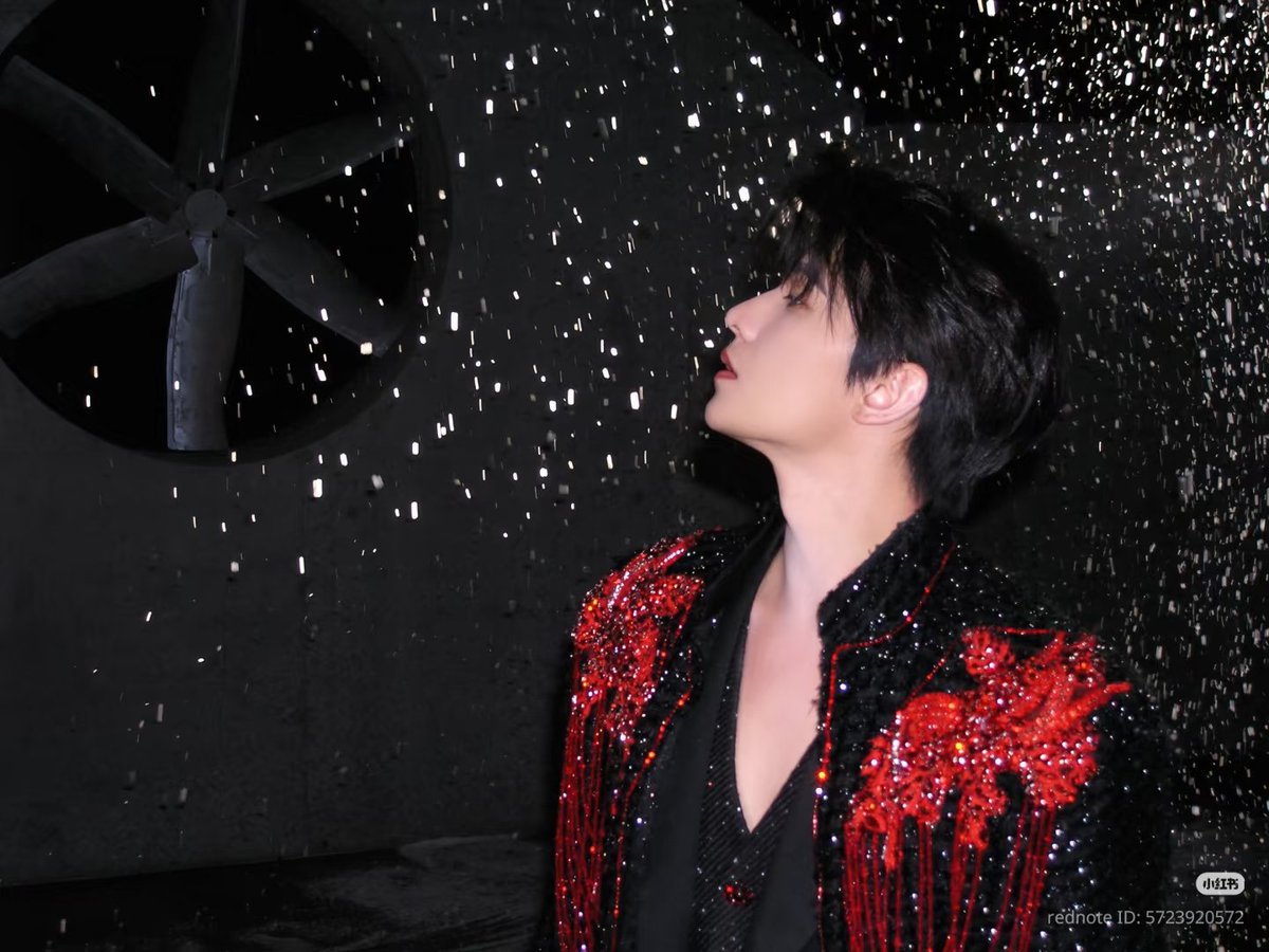 【260209】#YangYang’s team Xiaohongshu update for 9th of the month 

“let your imagination run wild, you’ve run into yang · dracula · yang.
those elf-like ears are bewitching again ✌️”

#杨洋 #YangYang杨洋 #หยางหยาง