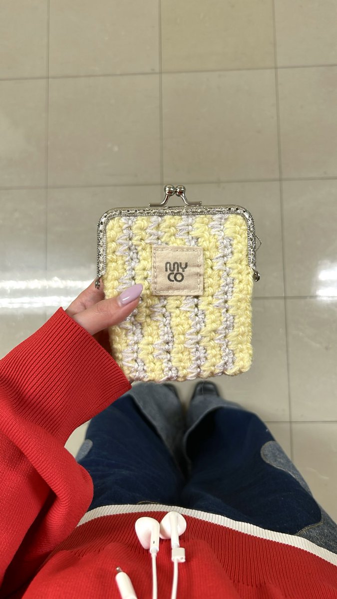 myco_317's tweet photo. 最近編んだものたち🧶
いっとき飽きてたけど再熱^_−☆
これから色んなポーチ作っていきたい https://t.co/YLFOY0P9N3