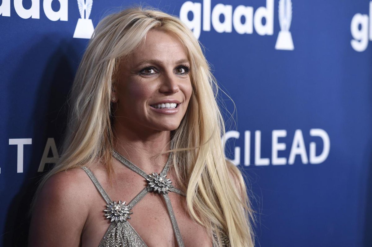 Epstein belgelerine göre, Britney Spears  2011'de  Epstein'ın genetik vakfı tarafından klonlandı. Klonu şuan 15 yaşında.