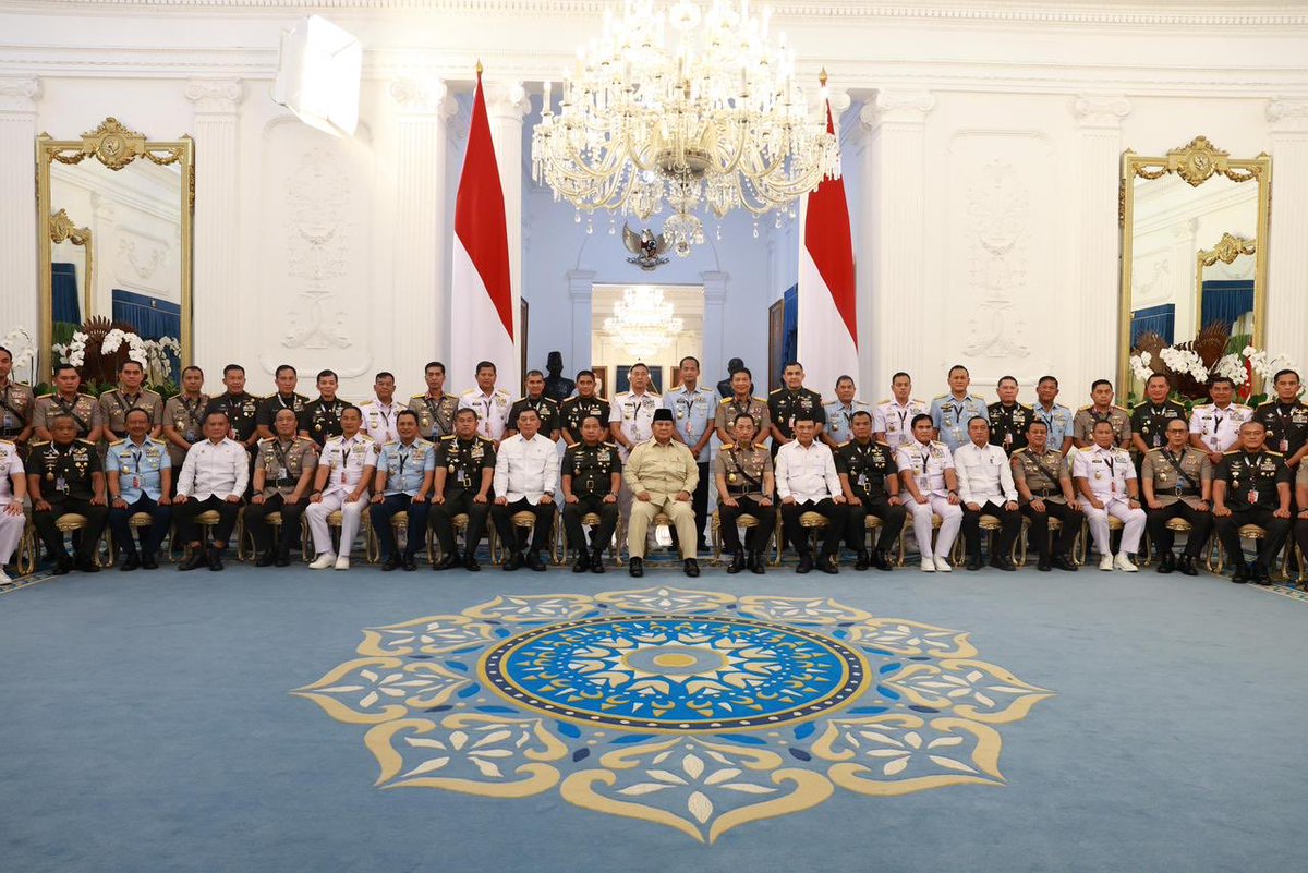 Melangsungkan Rapat Pimpinan 2026 bersama jajaran TNI dan Polri untuk memperkuat kembali sinergi serta menegaskan peran strategis kedua institusi sebagai pilar pertahanan dan keamanan negara.

Dalam taklimat ini, saya menyampaikan apresiasi dan penghargaan kepada seluruh jajaran
