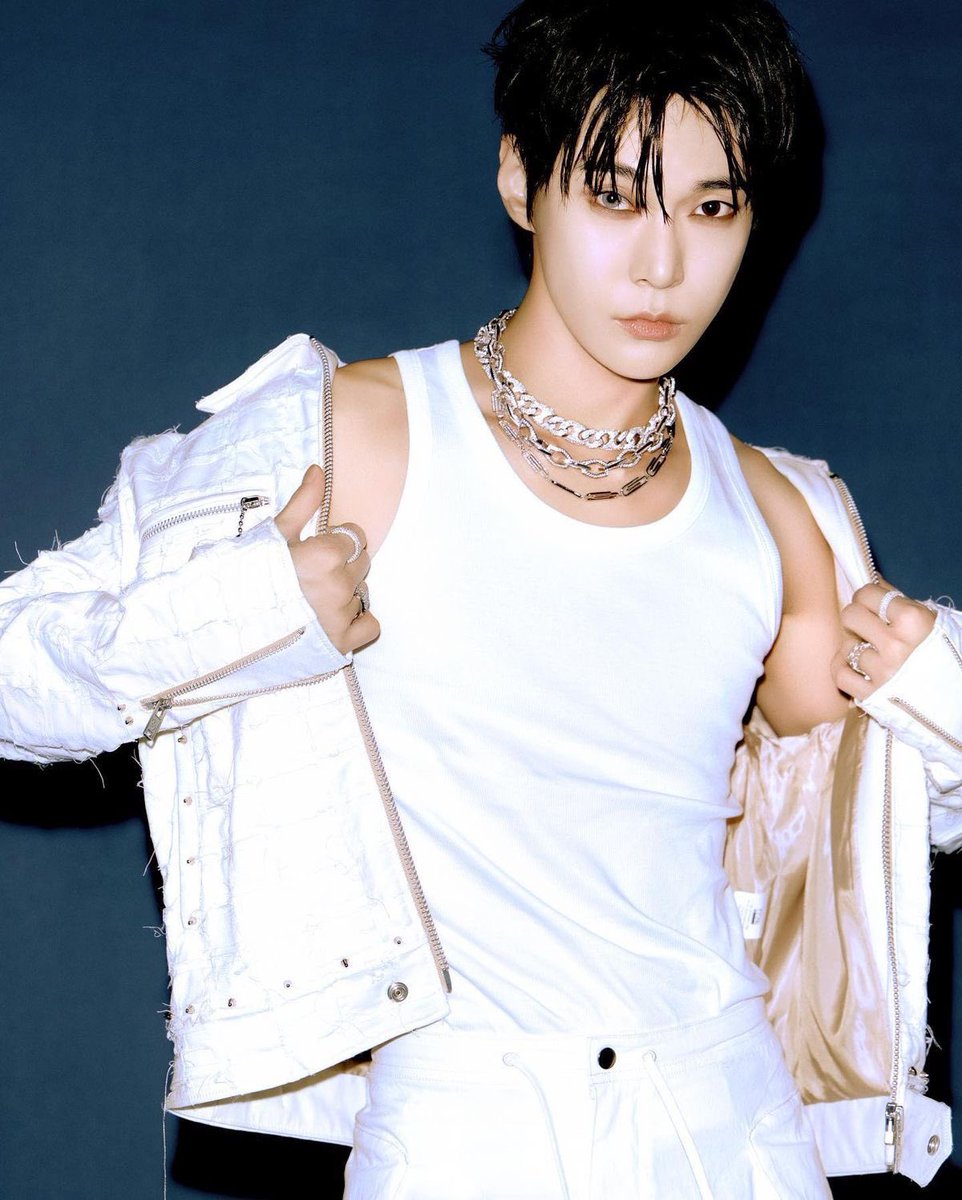 ㄷㅇ 추구미 청춘뽀샤시희망청량이고 독실하고 건실해서 데뷔안했음 이십대 안에 기혼됐을 것 같고 데뷔해도 청춘청량만 해주셨을수도 있었는데... 그게 아니라 오억팔천개의 그뭔씹 오타쿠니스까지 입으시고, 친히 소화하시고, 선보여주셔서 늘 감사하고 보고싶음........