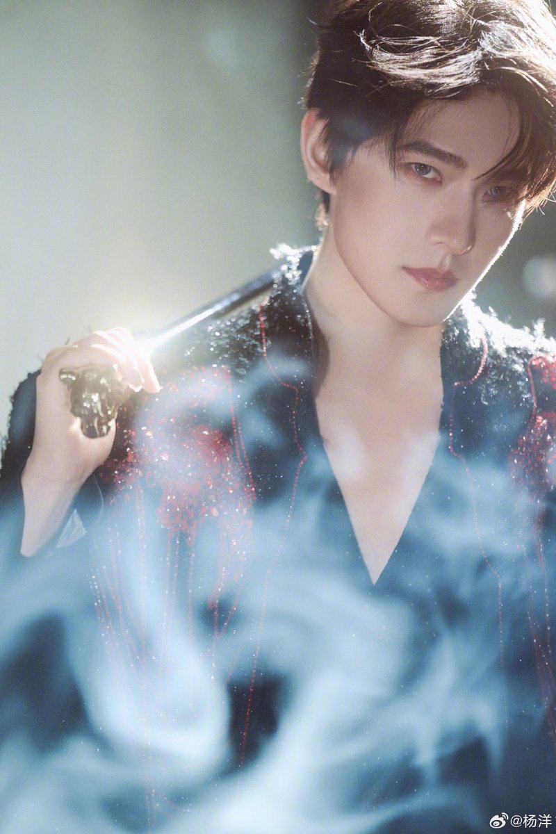 พ่อหนุ่มแวมไพร์​ แห่งเมืองรัตติกาล​ หล่อมาก​ #หยางหยาง