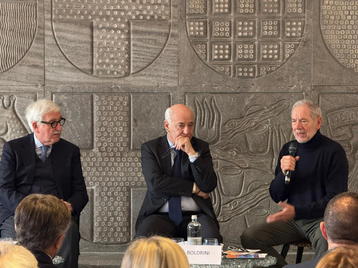 ConFOCE's tweet photo. l progetto #Informateen sbarca alle Olimpiadi. Nella prima giornata di gare, convegno nella splendida cornice di Casa Italia del Coni per parlare di prevenzione e corretti stili di vita fra gli adolescenti. 

#milanocortina26 #OlimpiadiInvernali2026 https://t.co/MNjIHxWw9g