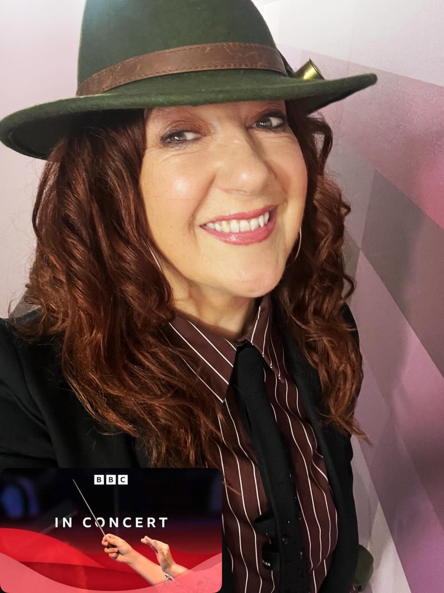 RealShanCothi's tweet photo. Bore da bawb! Edrych mlan at wythnos arall o Bore Cothi @BBCRadioCymru Diolch i Teleri Evans am sgwrs wych ynglyn a chodi ymwybyddiaeth Wythnos Gen Prentisiaethau Cymru a byddwn ni’n llongyfarch Heledd, un o Ferched y Mor yn ogystal a sgwrs da Bethan Picton Davies @YWAWR #pinc😜 https://t.co/oIBkNjJVnp