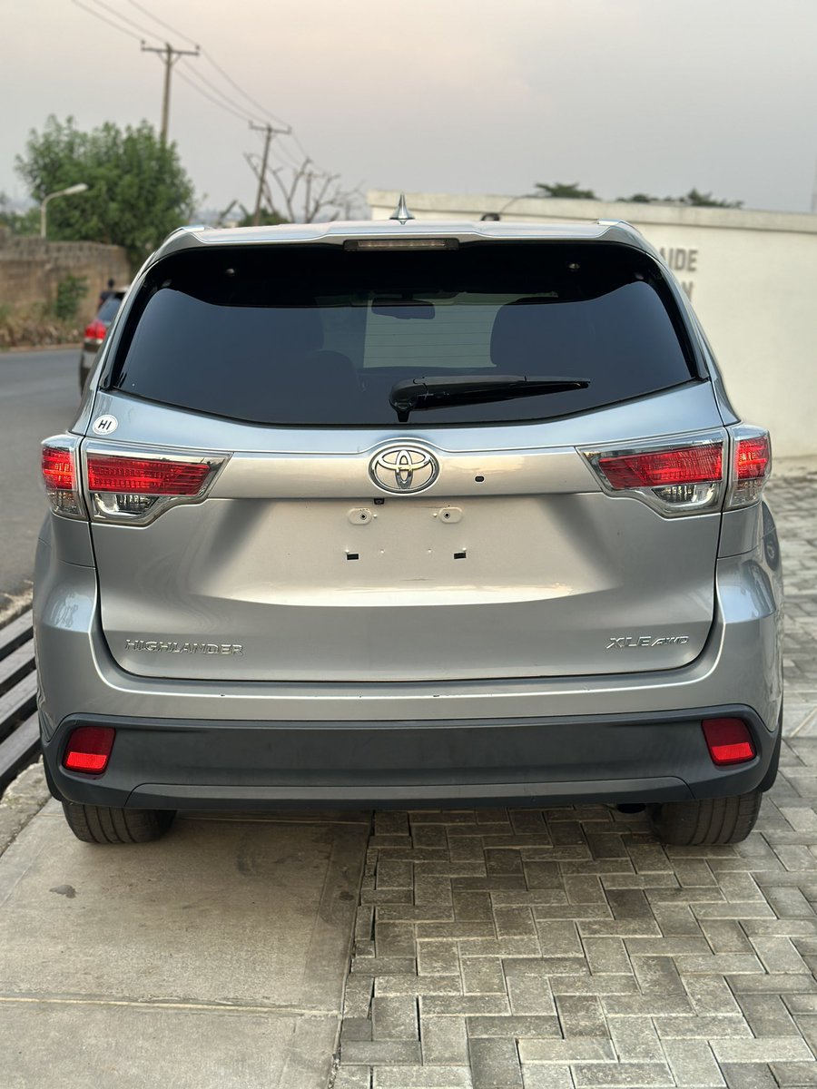 Shiffomi's tweet photo. Toyota Highlander 2015 Model
Accident free
No single error light
Factory drive experience 
XLE AWD.
It’s the dopest car out there. 
Price #29m slightly negotiable. 
#isellthedopestcars
WhatsApp: 09110450633 https://t.co/shKeeOYMpY