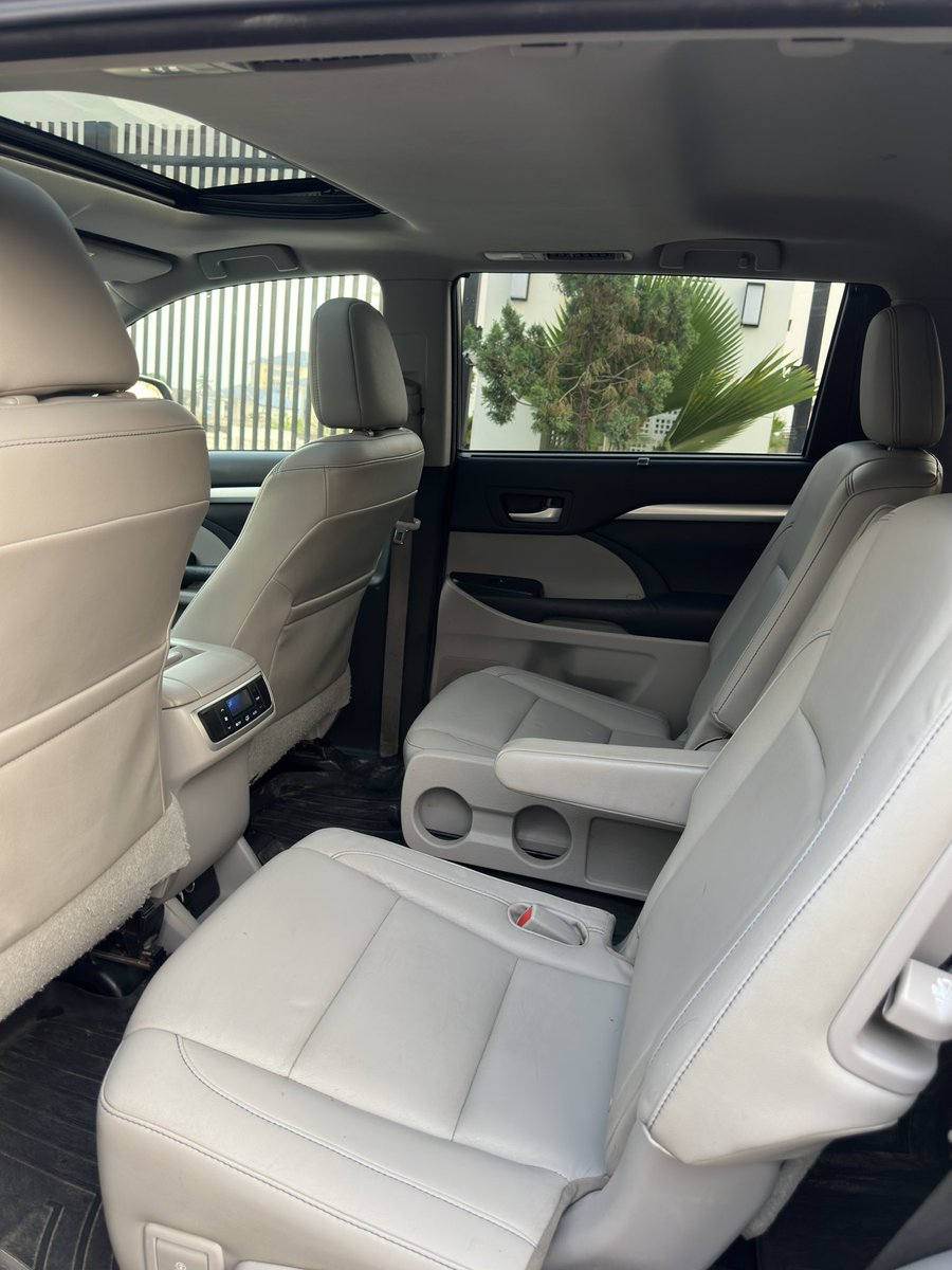 Shiffomi's tweet photo. Toyota Highlander 2015 Model
Accident free
No single error light
Factory drive experience 
XLE AWD.
It’s the dopest car out there. 
Price #29m slightly negotiable. 
#isellthedopestcars
WhatsApp: 09110450633 https://t.co/shKeeOYMpY