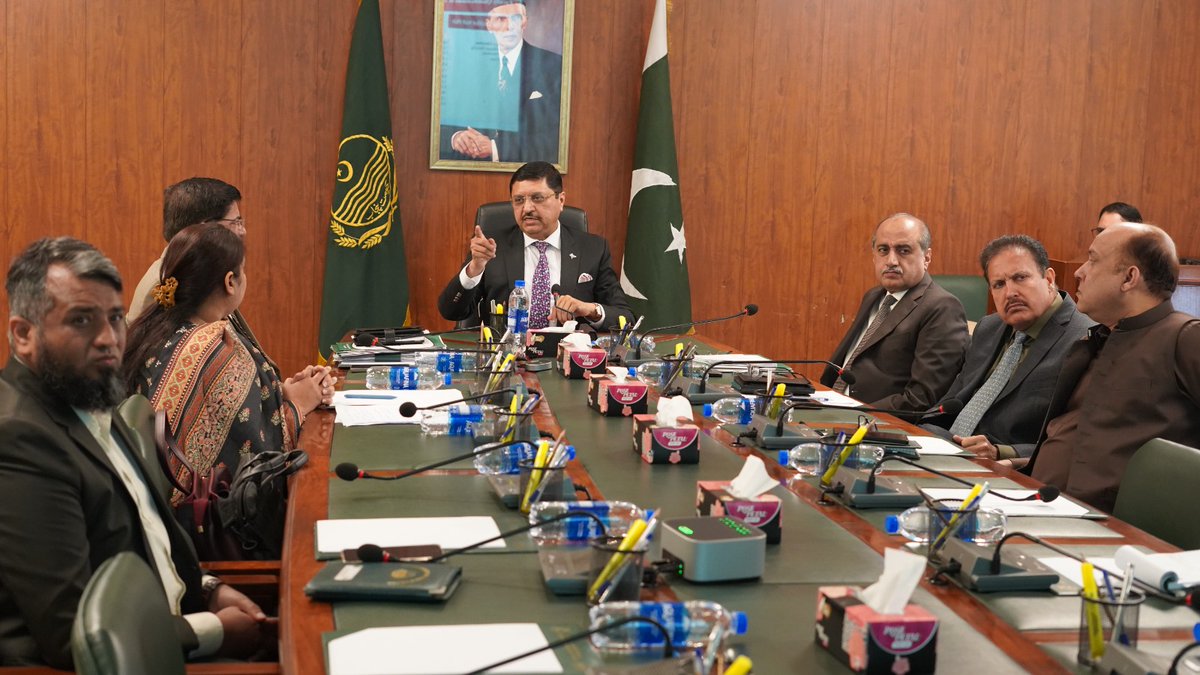 punjab_tevta's tweet photo. Big move by Chairman TEVTA! Nominating Advisors to Chairman from every technology (teaching cadre).

In this regard Chairman TEVTA reviews first presentation on Electronics Technology presented  by Instructor &amp; Head of Electronics Dept, GCT Women Lahore: https://t.co/YYBgrYbjF1