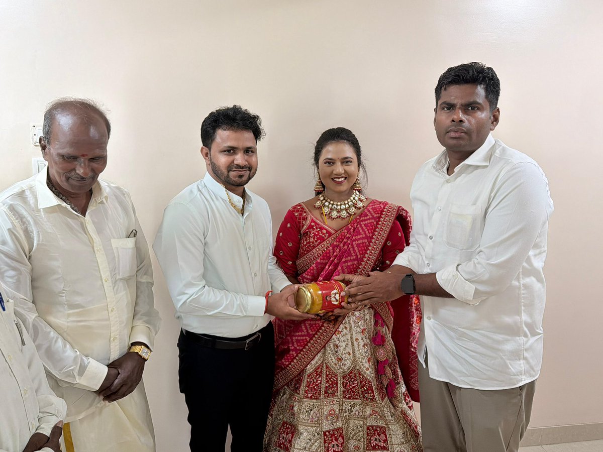 இன்றைய தினம் மாலை, சென்னை புதுவண்ணாரப்பேட்டையில், <a href="/BJP4TamilNadu/">BJP Tamilnadu</a> மாநில பட்டியல் அணி அரசு தொடர்பு அமைப்பாளர் திரு. K.கணேசன் அவர்களின் மகள், வடசென்னை கிழக்கு தமிழக பாஜக மாவட்ட செயலாளர் செல்வி <a href="/Hemaganesanbjp/">Adv Hemalatha Ganesan</a> - செல்வன் V. மாதவ் ஆகியோரின் திருமண வரவேற்பு விழாவில் கலந்து கொண்டதில்