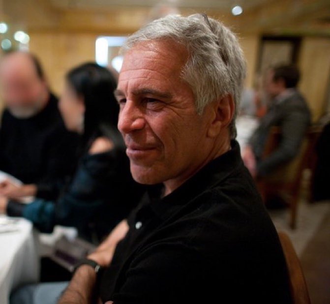 Bu görseller arapların ne kadar kansız olduğunu ne kadar alçak olduğunu gösteriyor. İlk fırsatta Türkleri sattıkları gibi bizim için kutsal olan Kabe'nin örtüsünü de satmışlar!