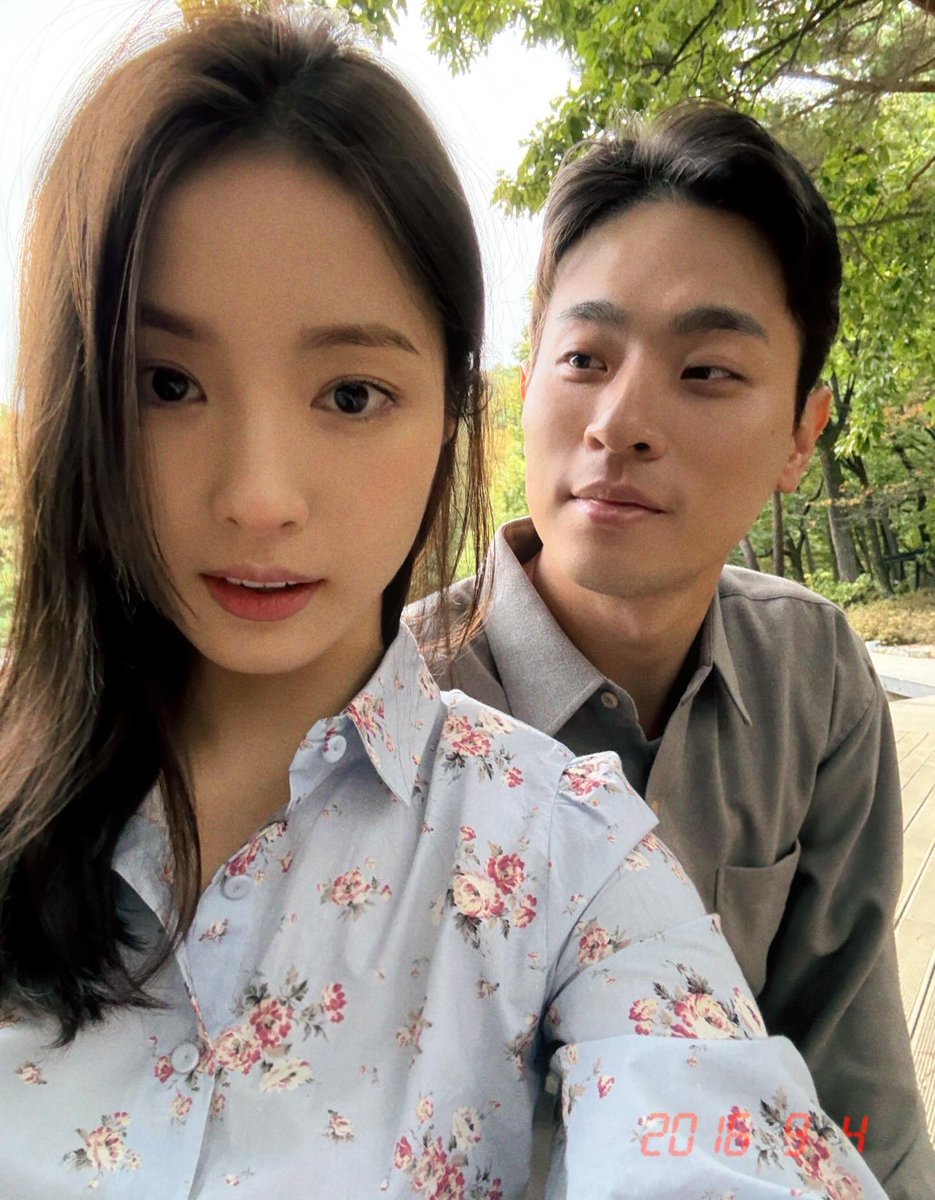 saekyeong posted her selfies with jeongmin... not to be dramatic but how can you not call them parents
