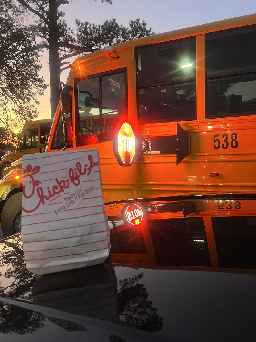 Leon Borders tweet media