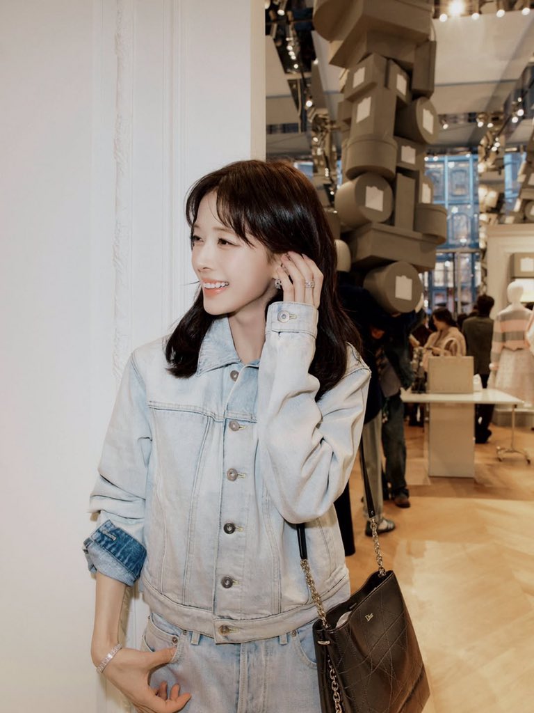 달콤한 꿈을 꾸는 조용한 소녀. 🌷 tweet media