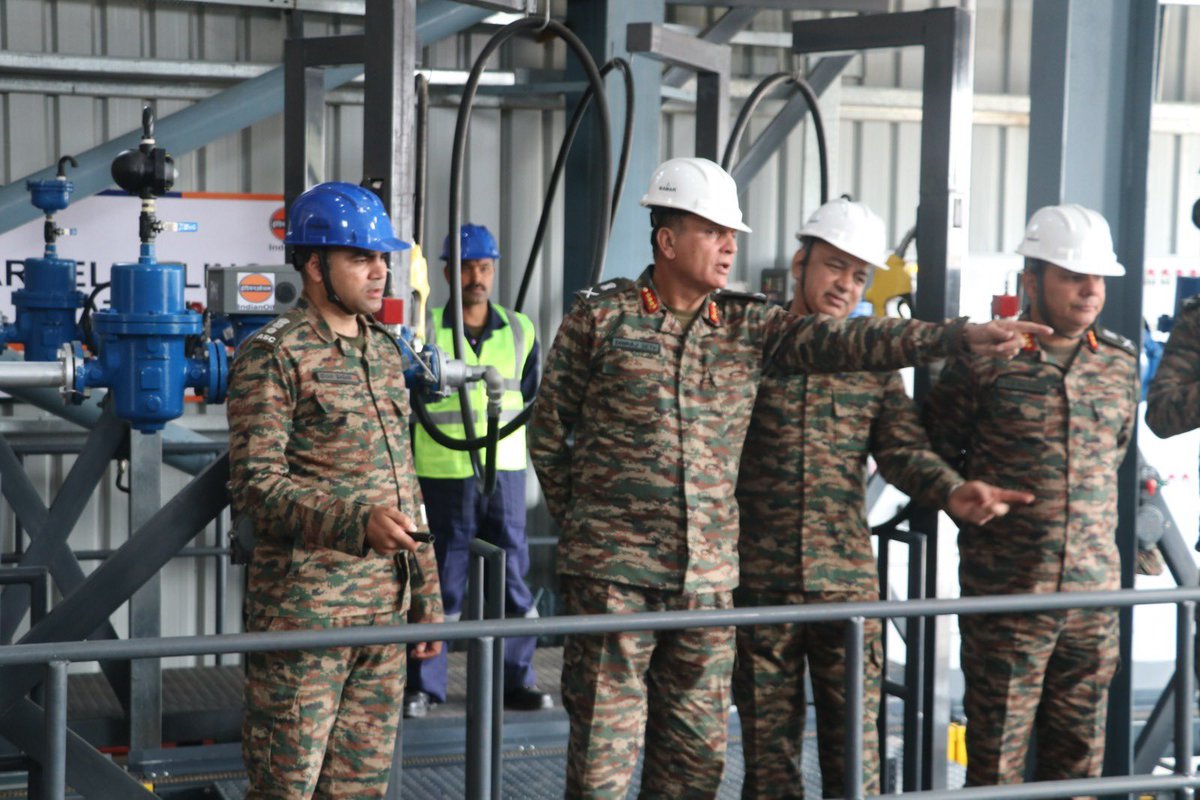 IaSouthern's tweet photo. Lt Gen Dhiraj Seth, PVSM, UYSM, AVSM, General Officer Commanding-in-Chief, #SouthernCommand, inaugurated the state-of-the-art Automated Storage and Retrieval System (ASRS) in the forward areas of the Desert Sector.

The automated system will enhance operational capability of #IndianArmy for #DesertOperations through enhanced logistics efficiency, responsiveness and sustainment capability.

The system, developed in collaboration with multiple industry partners including Addverb Tech Ltd, #IOCL and Military Engineering Services, reflects the growing synergy between the #IndianArmy and industry in adopting next-generation logistics solutions to enhance operational efficiency and readiness.

#IndianArmy 
#SouthernCommand
#DecadeOfTransformation
@SpokespersonMoD
@HQ_IDS_India
@adgpi
@KonarkCorps 
@PRODefPune 
@PRODefRjsthn