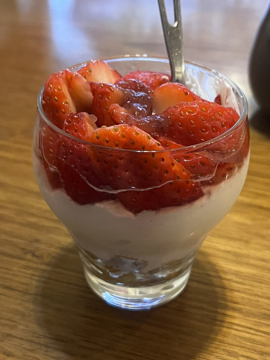 平日からチーズケーキパフェ