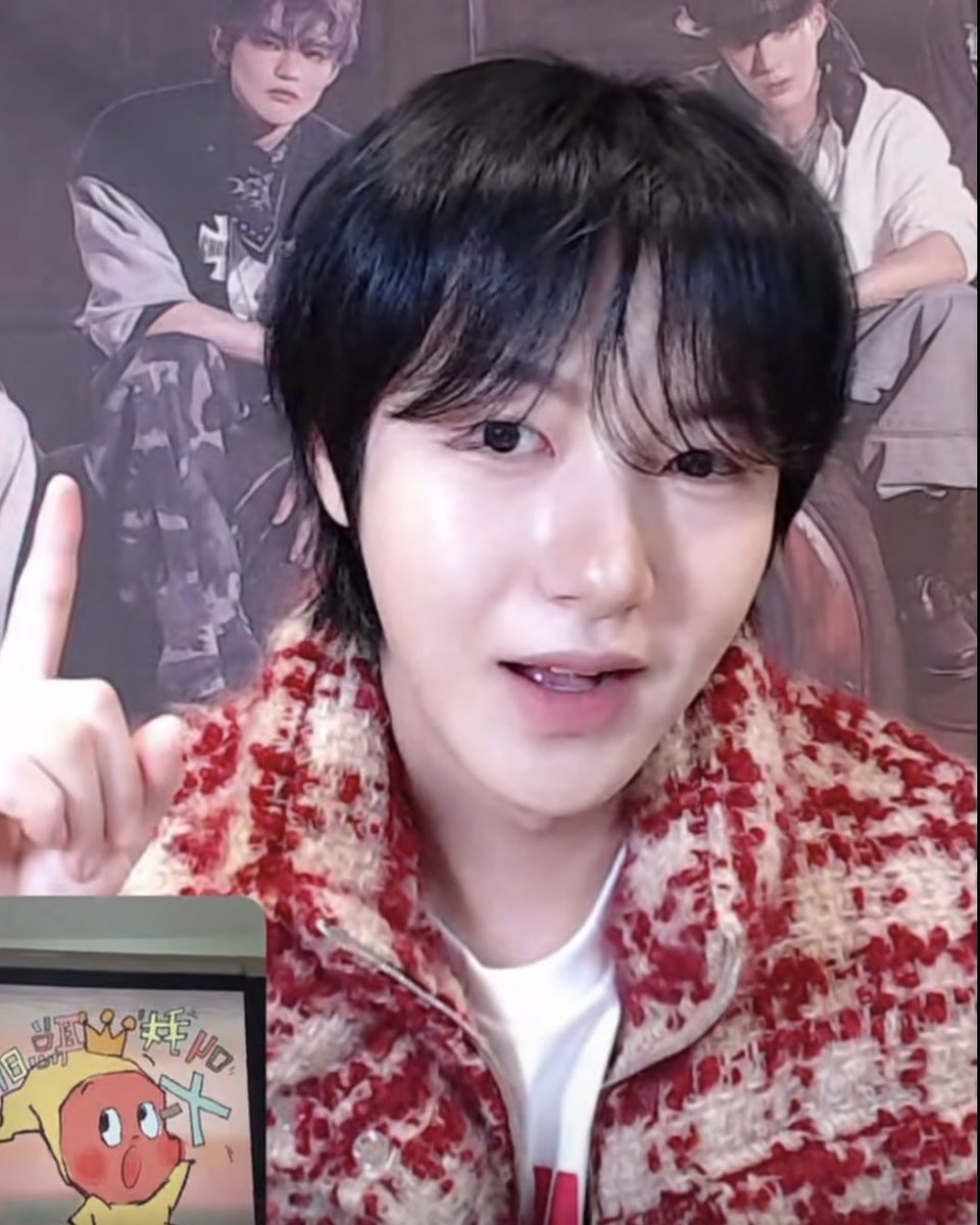 julyyfirst's tweet image. แฟนคลับเอารูปไปให้อินจุนเลียนแบบอีกแล้ว555 น่ารักสดสมวัยมาก ฮีทำได้เหมือนมากเลยหนิ เอ็นดูอ้ะT-T