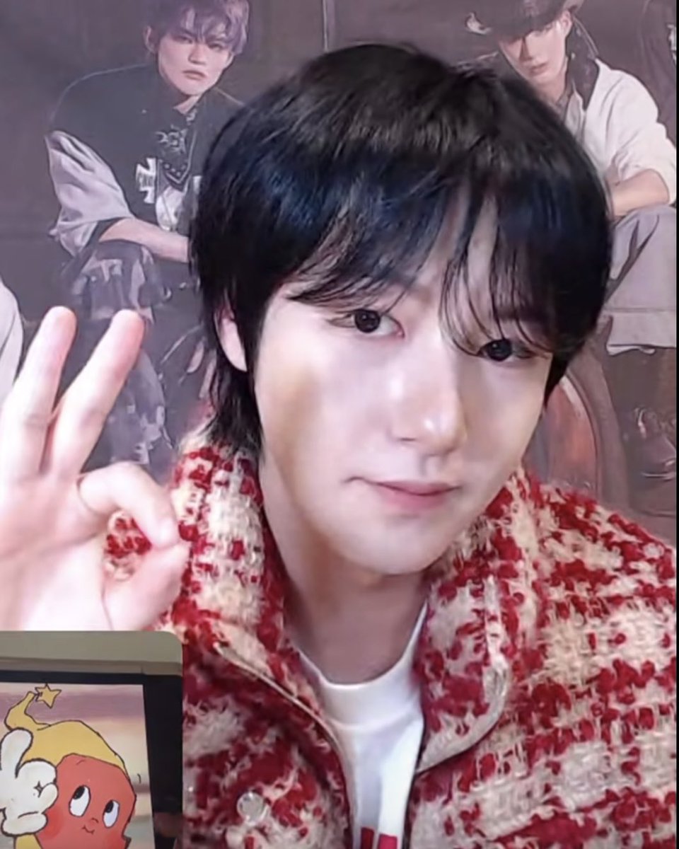 julyyfirst's tweet image. แฟนคลับเอารูปไปให้อินจุนเลียนแบบอีกแล้ว555 น่ารักสดสมวัยมาก ฮีทำได้เหมือนมากเลยหนิ เอ็นดูอ้ะT-T