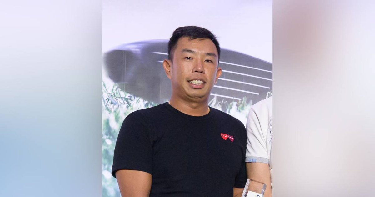 MothershipSG's tweet photo. S'porean man, 43, threw glass bottles &amp; rocks at neighbours' cars parked outside Serangoon Gardens house https://t.co/Mp8KJyyLDc https://t.co/T1IUf5APjc