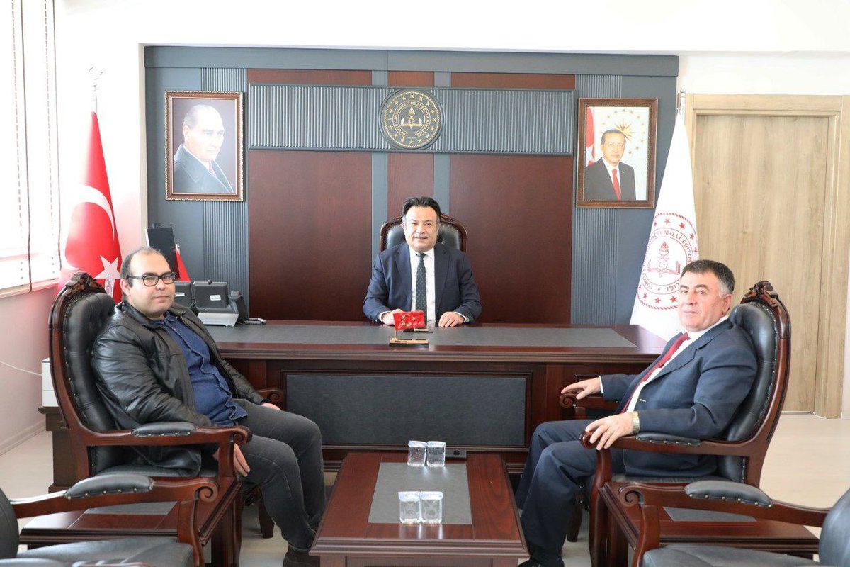 Sanayi ve Teknoloji İl Müdürü Sayın Cihan Demir ve Mühendis Sayın Mert Özdemir, İl Müdürümüz Sayın Bahameddin Karaköse'yi makamında ziyaret ettiler. 

Nazik ziyaretleri için teşekkür ederiz.

<a href="/tcmeb/">Millî Eğitim Bakanlığı</a> <a href="/Yusuf__Tekin/">Yusuf Tekin</a> <a href="/sefikaygol/">Şefik AYGÖL</a> <a href="/BahameddinK/">Bahameddin KARAKÖSE</a>
