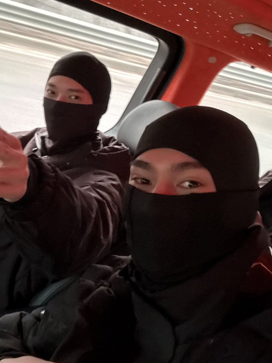 pavelphoom's tweet photo. On the way to rob your hearts 🤣🤣🤣

POOHPAVEL 3 YEARS ANNI

#PoohPavel3YearsOfLove https://t.co/xbtRwm2lO1