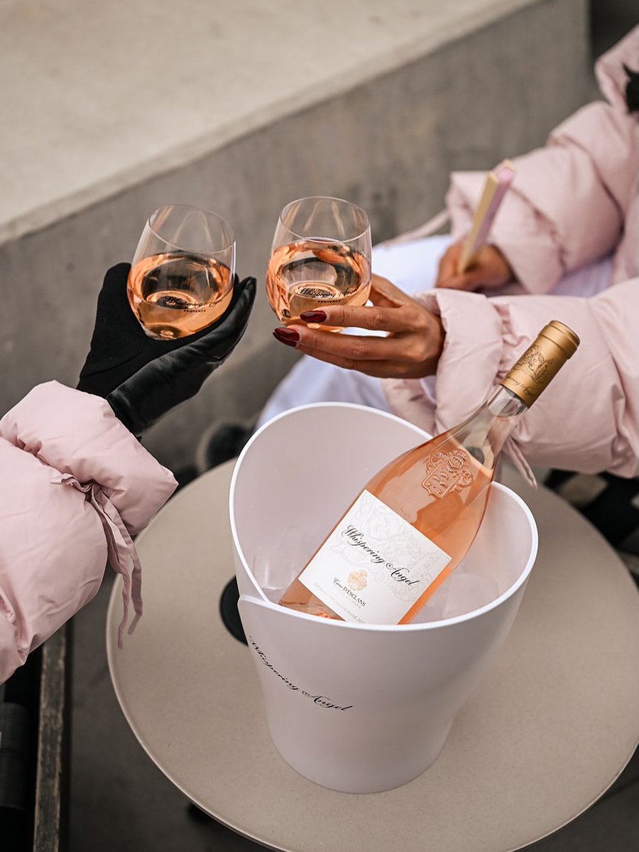 Para los momentos que no necesitan fecha.
#WhisperingAngel 🥂