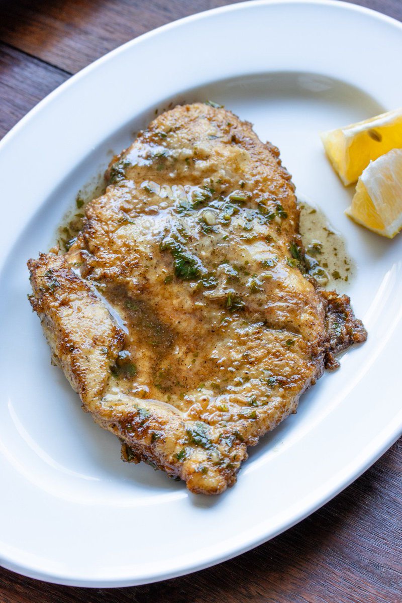 Chicken Francese 🍋Tender, golden, and perfect for a Valentine dinner.

giangiskitchen.com/chicken-france…

#ValentinesDinner #ItalianAmericanCuisine #ComfortCooking #GiangisKitchen