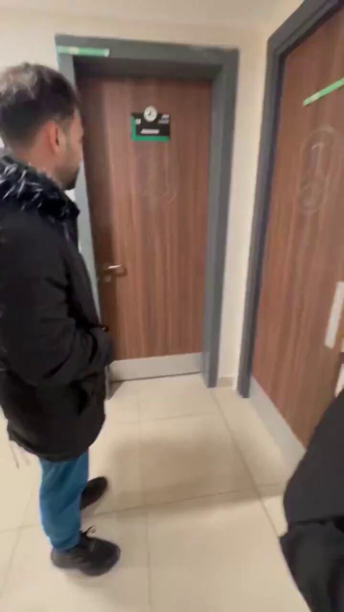 comiclose's tweet photo. az kaldı penguen ve dörde bölünmüş fotoğraf paylaşan arkadaşlar az kaldı https://t.co/m36R6yLcyV