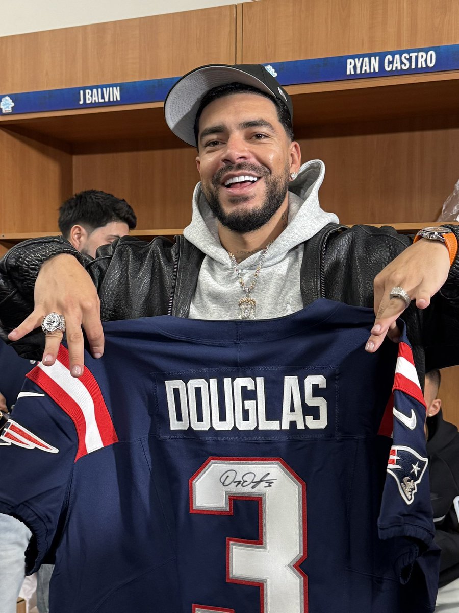 outofcontextcdc's tweet image. Hola @FCFSeleccionCol si queremos aspirar a ganar el Mundial, hay que alejar a este señor del equipo.

Te liquida.