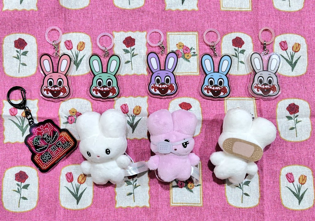 あと黄色を残すのみとなったロビー君🐰 beco+81さんのしりみみうさぎ