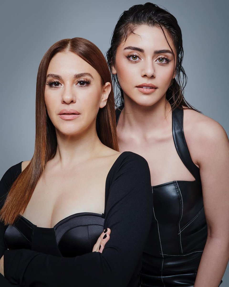 ferkaradere's tweet image. tüm dizilerin partnerlik ve ship üzerine döndüğü sektörde anneli kızlı dergiye kapak olmaları ikonikti