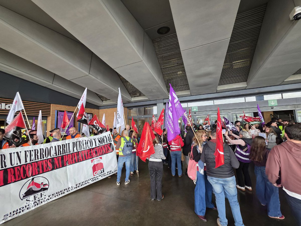 joseigs_'s tweet photo. Todo el apoyo a la Huelga de ADIF y RENFE. 

Solo piden un Tren seguro, público, de calidad, con inversiones. ¿Quién puede negarse a eso? 

Solo las subcontratas multinacionales que se forran con este desastre puede estar en contra. 

Allá cada cual donde elige estar. https://t.co/EV46agydIr