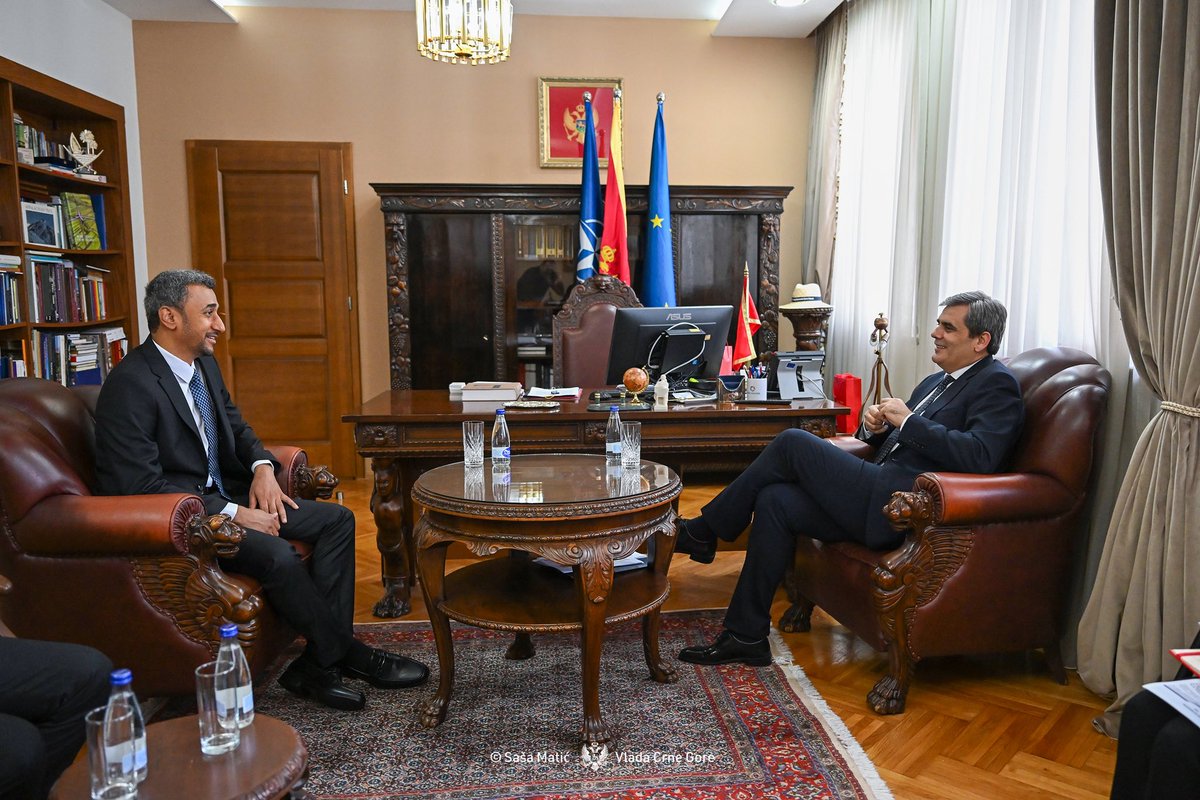 MFA_MNE's tweet image. 🇲🇪🤝🇦🇪
DPM &amp;amp; FM Ibrahimović received Khamis Rashed Ahmed Lebsaili Alshemeili, Ambassador of the United Arab Emirates 🇦🇪 to #Montenegro, on his inaugural visit.

The Minister congratulated the Ambassador on the start of his mandate and expressed expectations that relations between