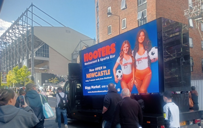 AdsDirectLtd's tweet image. #whatareweupto Don't miss the chance to place your message on our unmissable #digivan for the forthcoming @NUFC vrs @Everton @premierleague match ⚽️Thousands of #fans #shoppers #commuters will read 👀your #advert email us for further details here- matchdays@adsdirect.org.uk