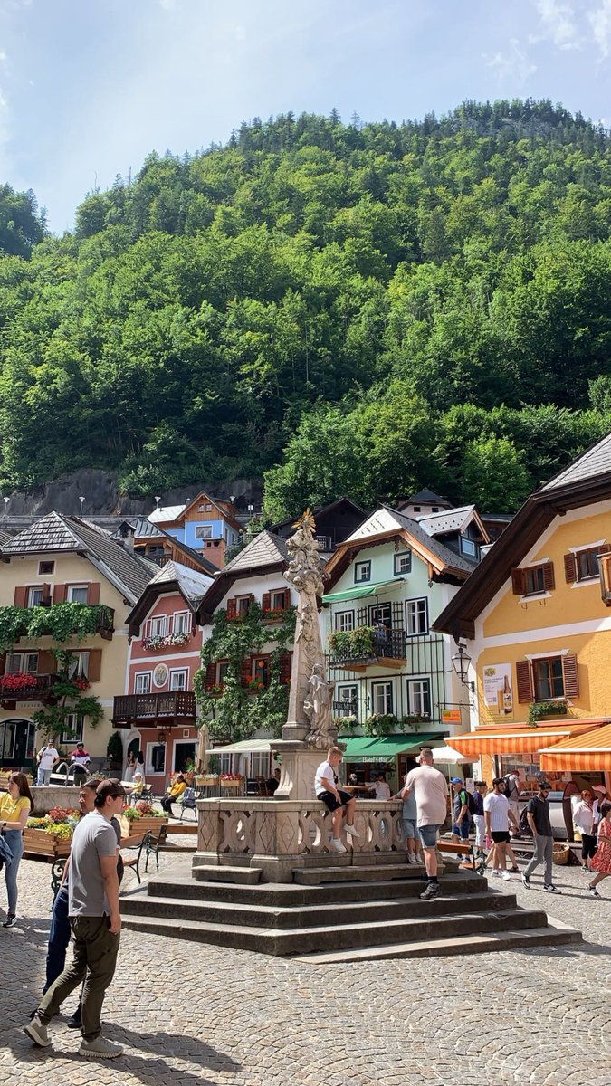 Mormont_i's tweet photo. Hallstatt 🇦🇹 https://t.co/8toqtJD7IG