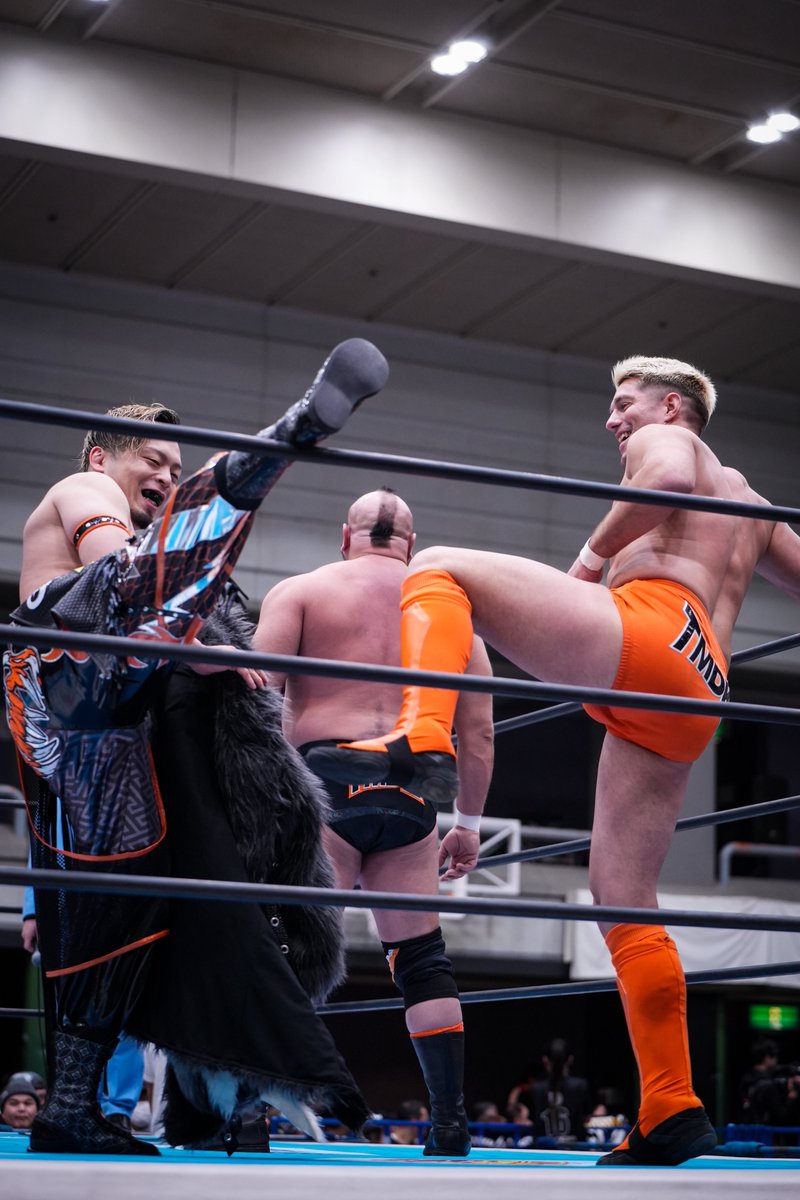 試合前のストレッチ😁 今日も仲良しTMDK🍊 #njnbg #ZackSabreJr #藤田晃生