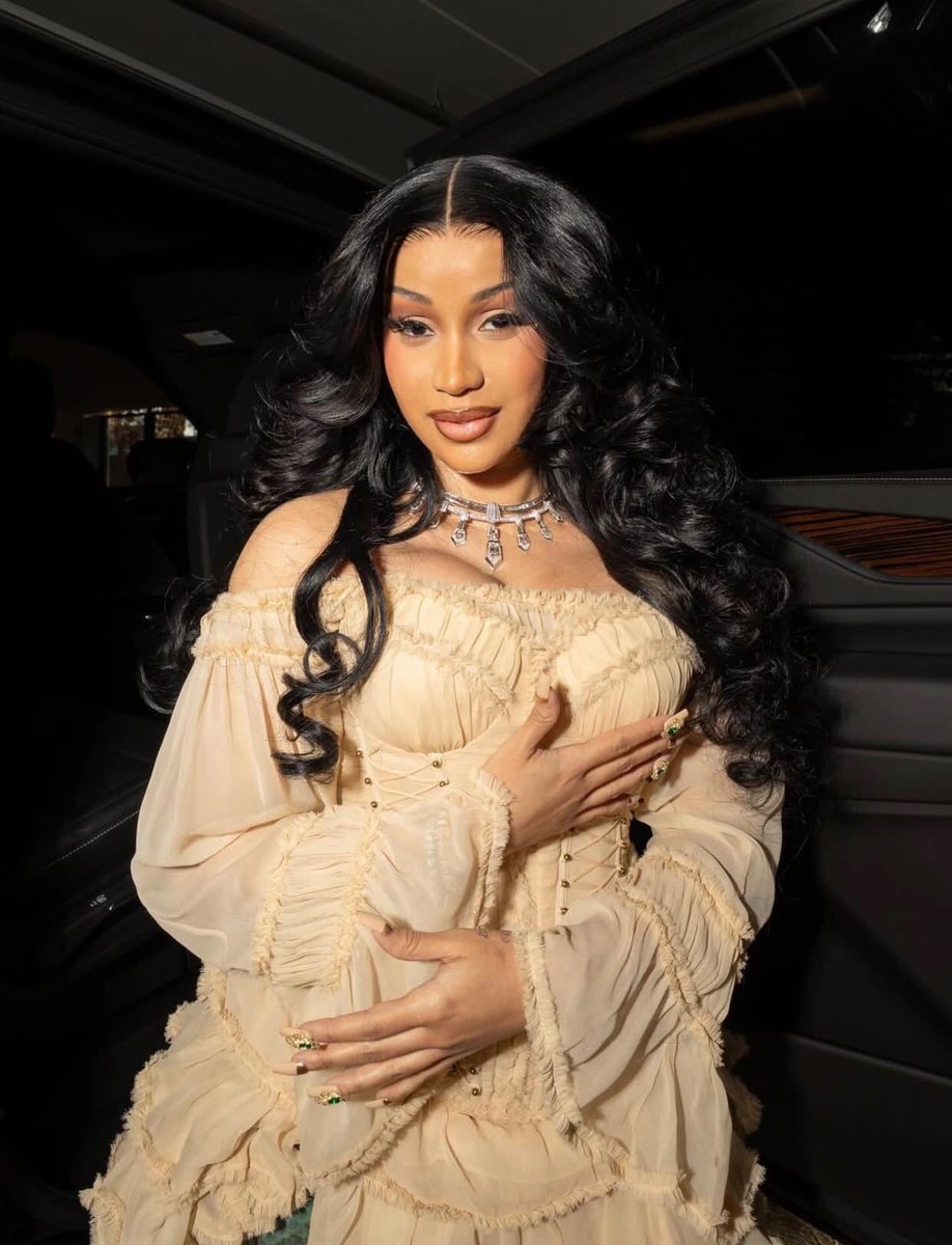 cardibnet's tweet image. Cardi B is such a beauty