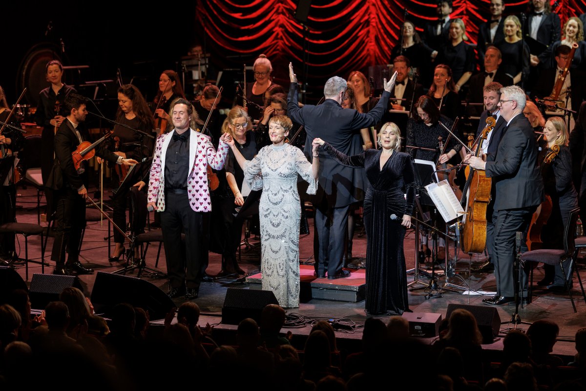 rte_co's tweet photo. On Friday night, we were honoured to be back in the @BGETheatre for @RTElyricfm Movies and Musicals Live with Aedín Gormley and the RTÉ Concert Orchestra 🌟
With singers Louise Dearman and Tom Solomon, plus the @IrishNatOpera Chorus, conducted by @stevebell62 
📷 Andres Poveda https://t.co/t3i9KP1RH5