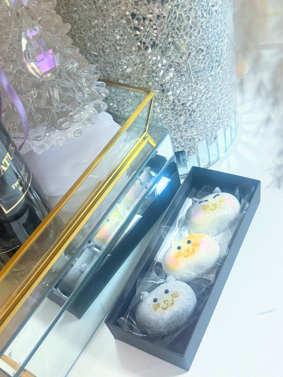 本日のいただきものの ねこ饅頭😸😺😽 食べるのがためらう 可愛さにゃん😹