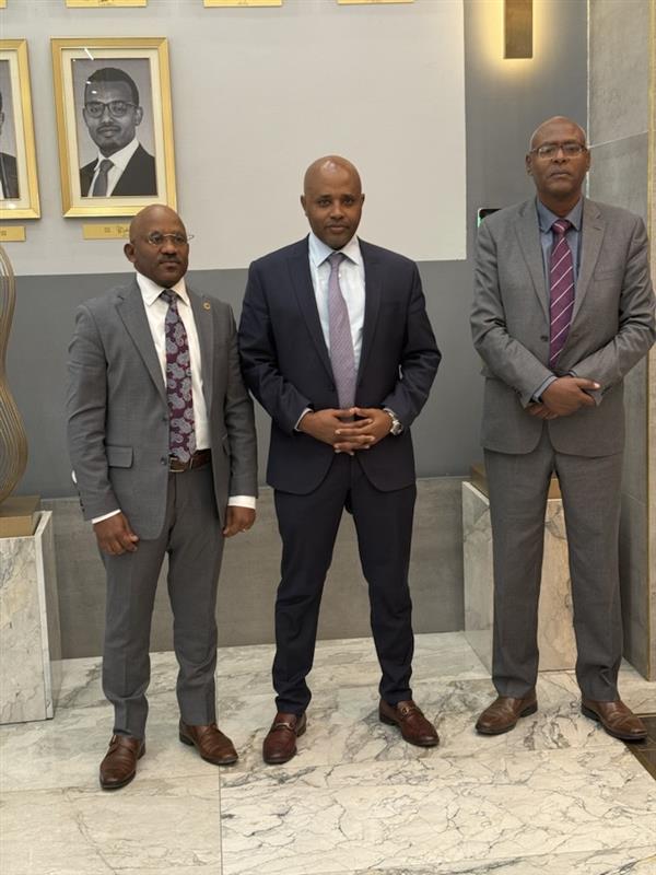 papss_africa's tweet photo. Strengthening Partnerships for Africa’s Payment Integration 🇪🇹🌍

The PAPSS team, led by Deputy CEO Bosco Sebabi, held a highly productive meeting with the Governor of the National Bank of Ethiopia, H.E. Dr. Eyob Tekalign Tolina(PhD), accompanied by the Deputy Governor and the Director of Payments.

Discussions focused on advancing key pillars of Africa’s payment infrastructure, including the Instant Payment System (IPS), the PAPSS African Currency Marketplace (PACM), and the potential hosting of the next PAPSS COWRY Forum in Addis Ababa.

This constructive engagement marks another significant step toward deepening collaboration with Ethiopia, as PAPSS continues to champion harmonized, secure, and efficient payment systems across the continent.

Together, we are building the future of Africa’s financial integration.
#PAPSS #Afreximbank #AfCFTA #AU