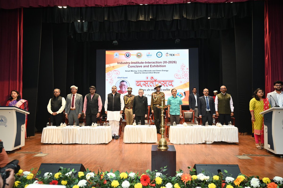 constructioncm1's tweet image. Innovation meets sustainability!

#TEXMiN III–2026 Conclave @IITISM_DHANBAD  showcased smart mining, critical minerals &amp;amp; #GreenEnergy, with key MoUs signed to boost innovation &amp;amp; skills for #AtmanirbharBharat

🔗constructionmirror.com/texmin-hosts-i…

 #SmartMining #IndustryAcademia #EM #CM #RM