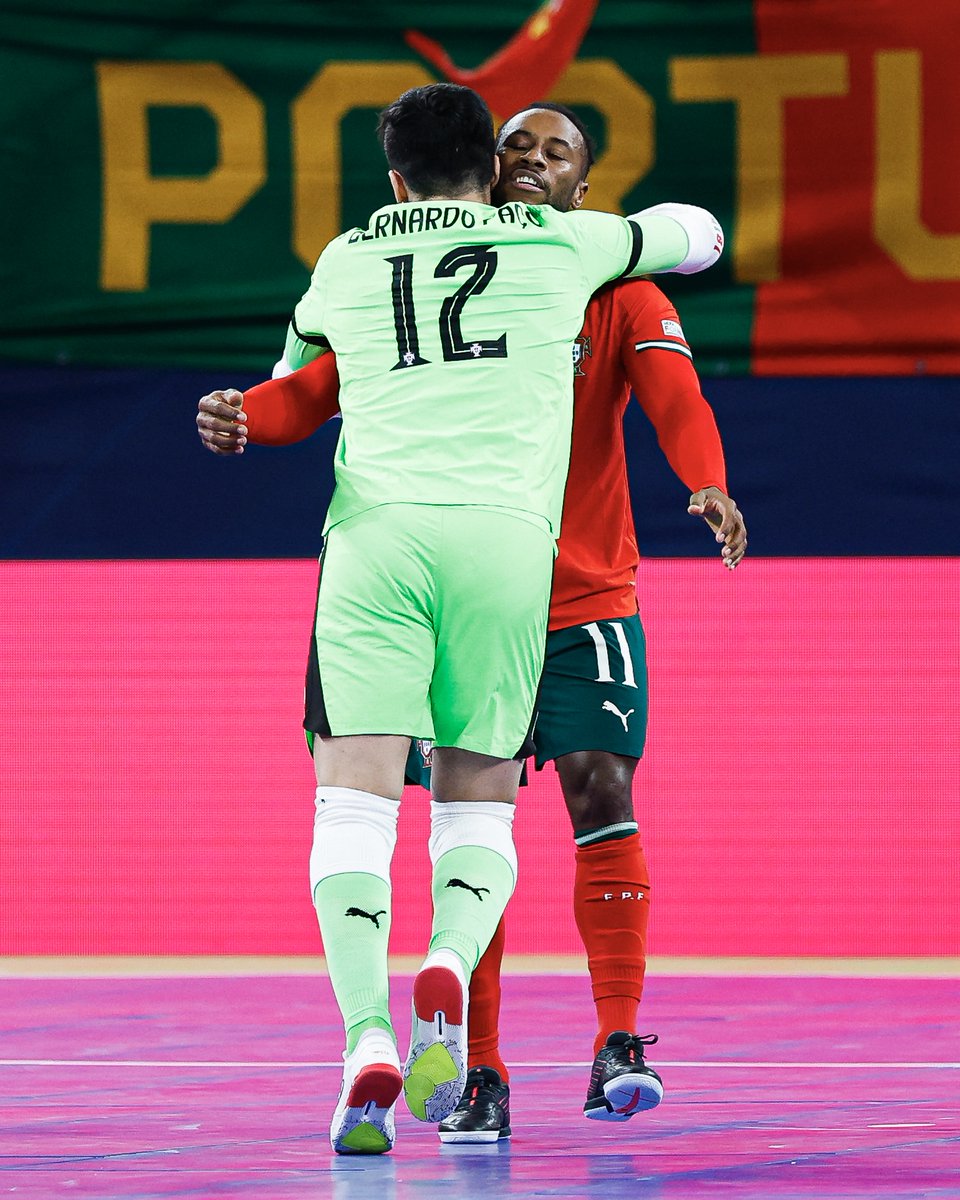 ✨ 𝗕𝗲𝗿𝗻𝗮𝗿𝗱𝗼 𝗣𝗮𝗰̧𝗼́ e 𝗣𝗮𝗻𝘆 na Equipa do Torneio

O guarda-redes e o ala integram o Cinco Ideal do #FutsalEURO 2026! 👏🇵🇹

🔗 𝗦𝗔𝗕𝗘 𝗠𝗔𝗜𝗦 👉 bit.ly/4bJZ9z1

#FazHistória | <a href="/UEFAFutsal/">UEFA Futsal</a>