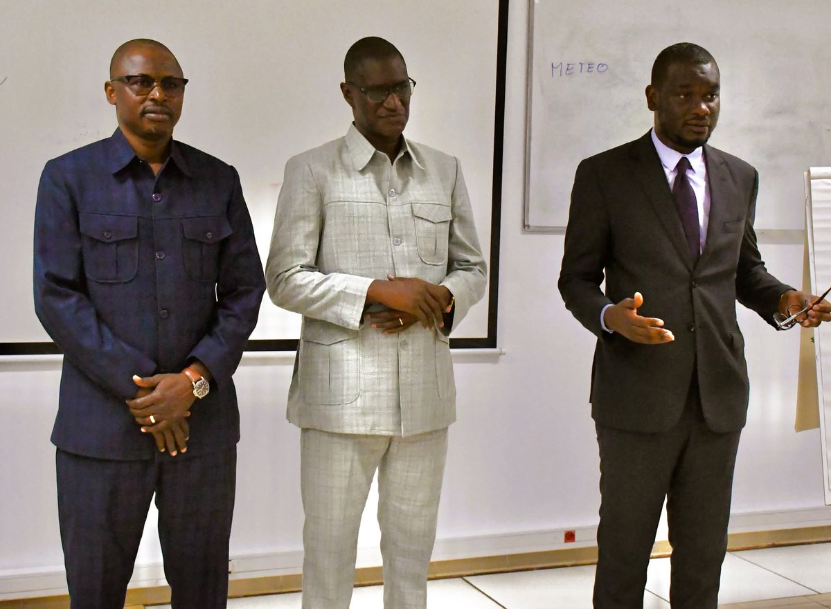 meteosenegal's tweet photo. Qualité des données météorologiques et respect des standards internationaux : L’ANACIM poursuit le renforcement de capacités des observateurs météorologiques
https://t.co/YMEqs4RbA0
#meteosenegal
#wmo
#eamac https://t.co/0FjUv5WqCo