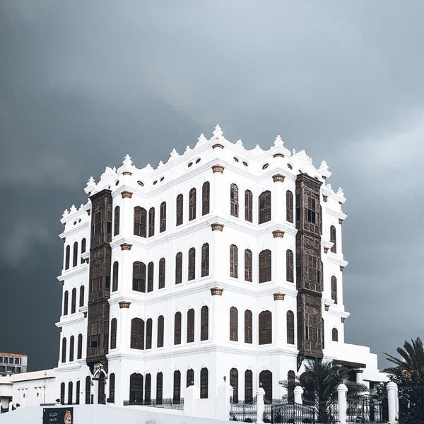 كارلو ألفونسو نَلِّينو عام 1938م 

لفت انتباهي وانا في البحر منازل جدة الجميلة وبصفة عامة عالية وتحتوي على ثلاثة طوابق بالإضافة إلى الدور الأرضي وجميعها مطلية باللون الأبيض ولها شرفات جميلة مغلقة وبارزة مصنوعة من الخشب وتسمى رواشين والتي تغطي أحيانًا جزءًا كبيرًا من الواجهة..