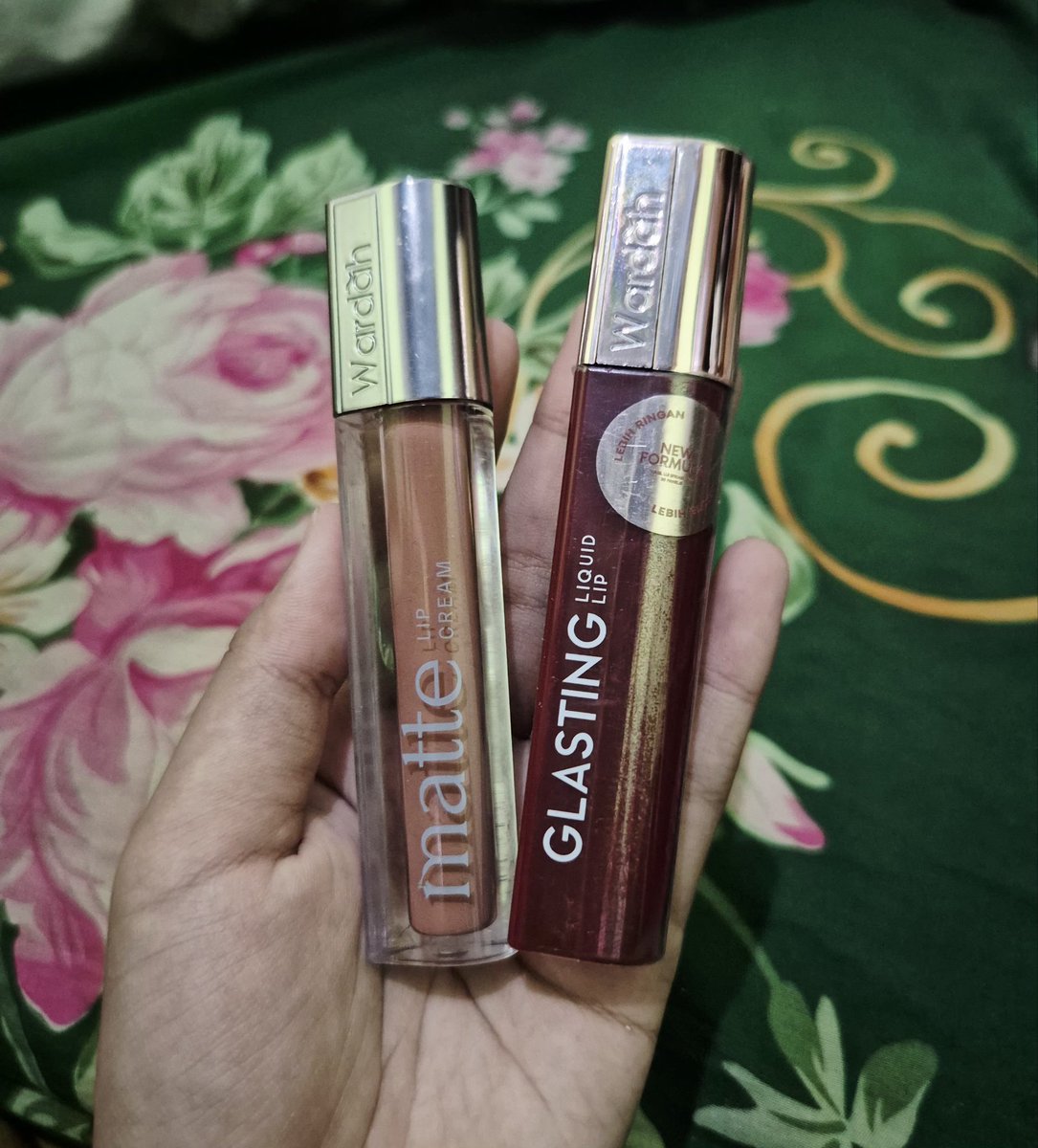 heavenlyache's tweet photo. BESTT OMBREE! 😭💗
Ombre favorit aku tuh lip matte + lip glasting Wardah karena hasilnya lembut, fresh, dan tahan lama ✨
Dipake daily cakepp, dipake pergi juga aman 😍
🔗 link di bawah yaa ⬇️
#Wardah #OmbreLips https://t.co/cNyNuShHoo