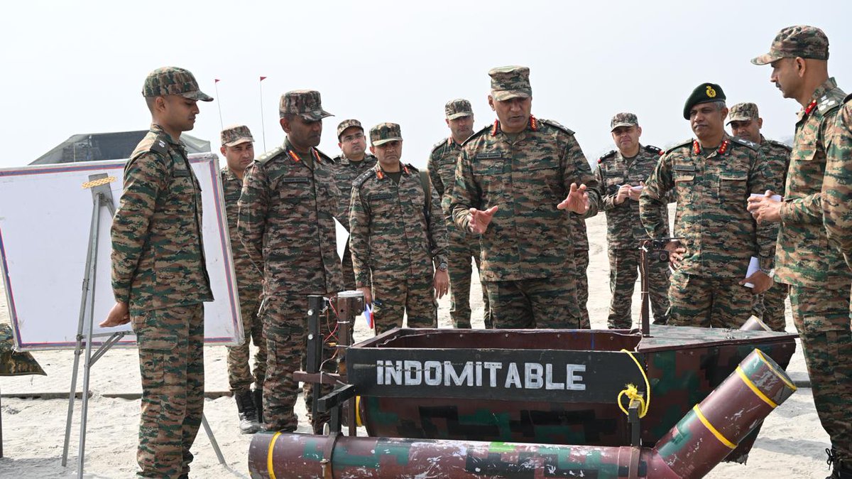 Lt Gen Pratik Sharma, #ArmyCdrNC visited Combat Engineering Training ...
