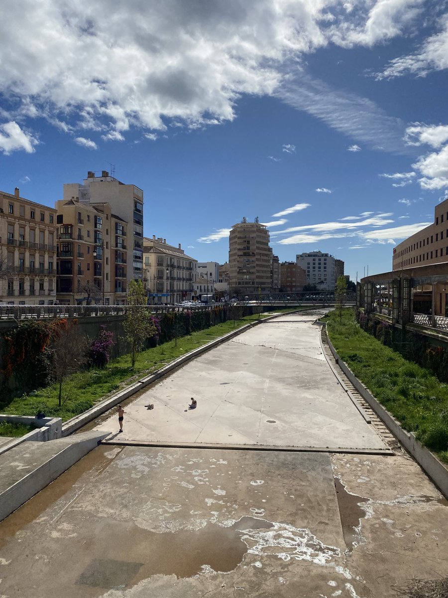 Naaaaaah 20 gradoooos y en manga corta, hace dos días el diluvio universal